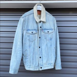 Levi’s Light Wash Sherpa